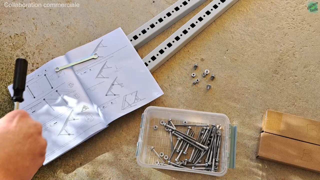 accessoires pour assembler la structure metallique du kit solaire Anker SOLIX
