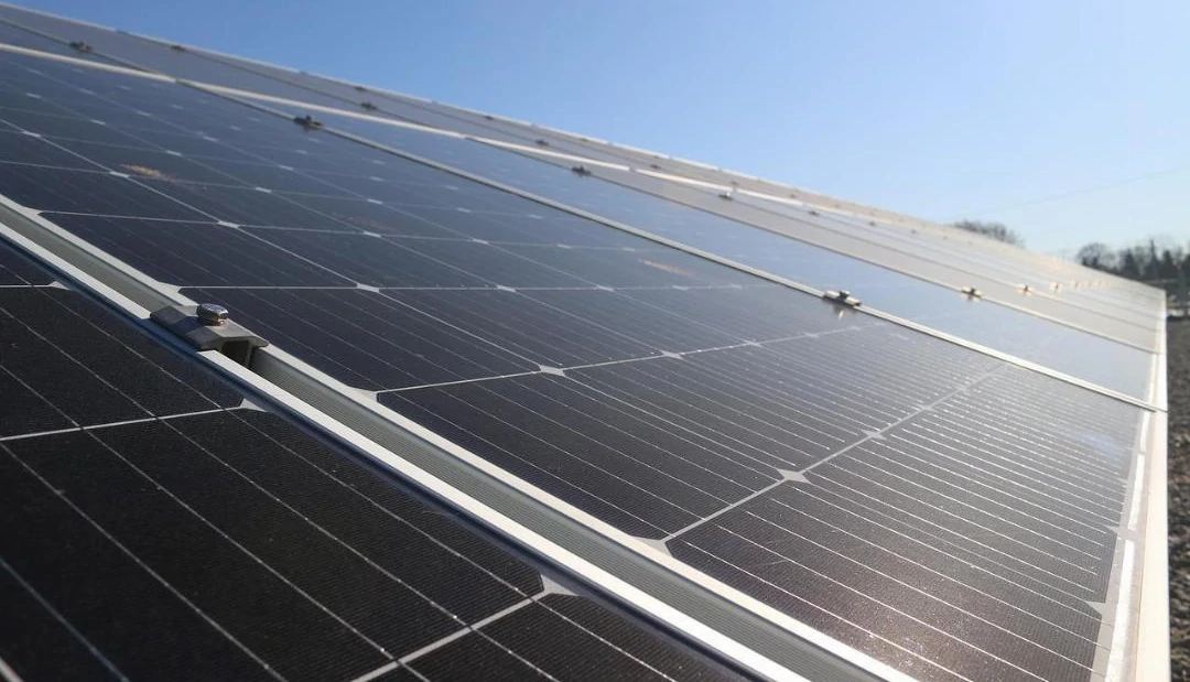 des panneaux solaires sur toiture pourquoi se tourner vers la technologie solaire