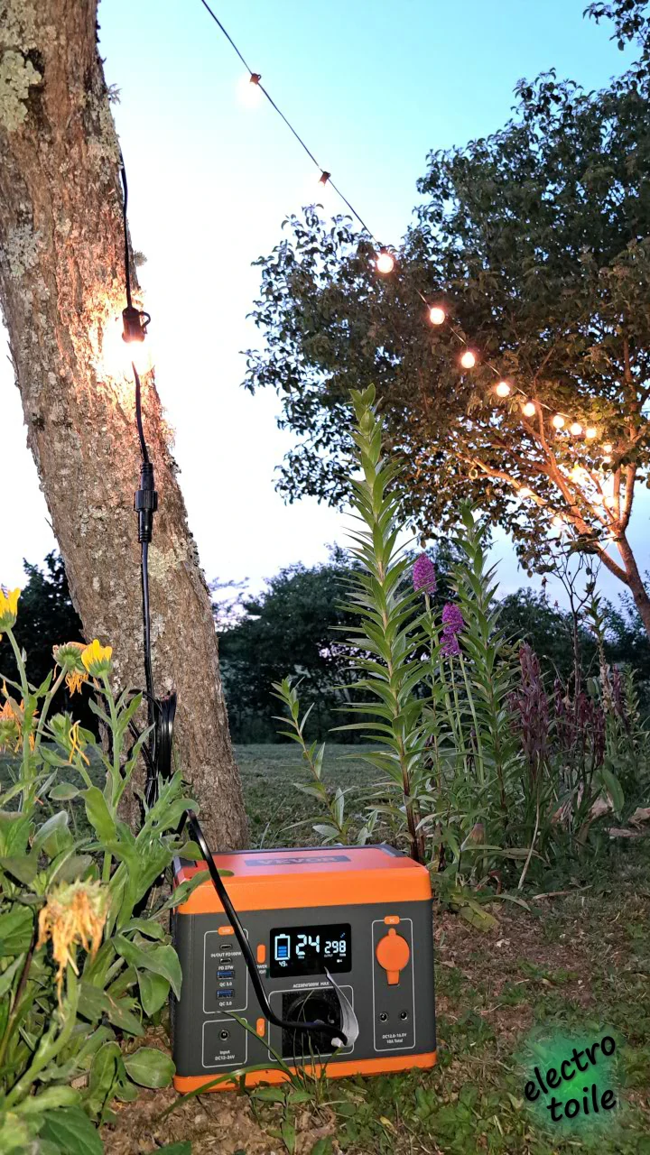 la station d'énergie Vevor alimente la guirlande lumineuse guinguette