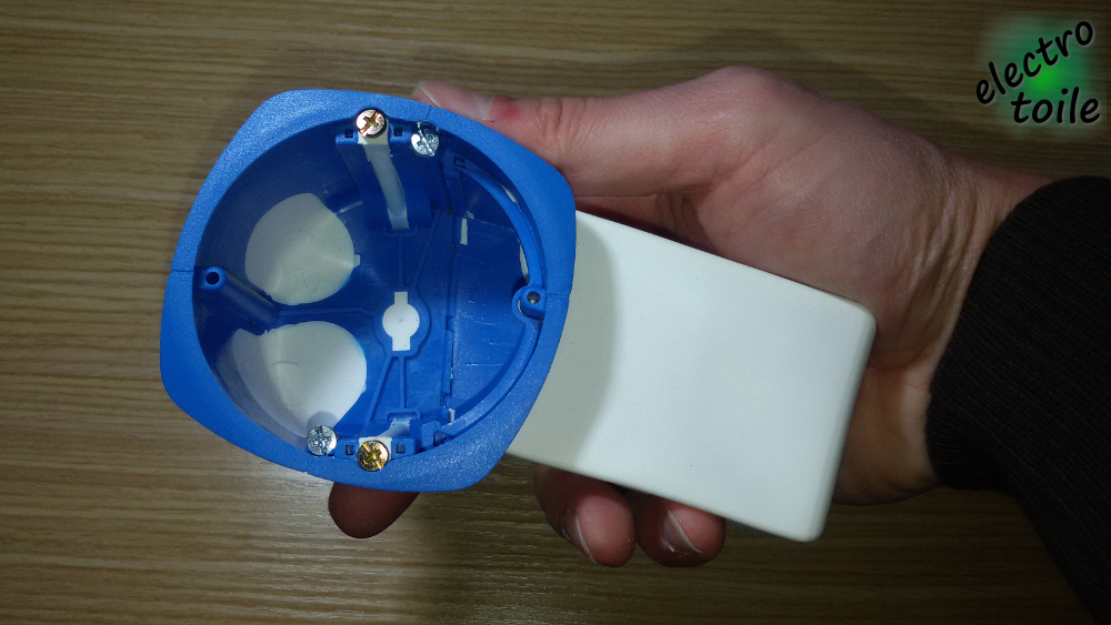 boîte encastrement avec poche pour micro module