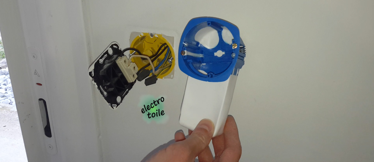 remplacer une ancienne boîte d'encastrement par une boîte équipée d'une poche pour micromodule