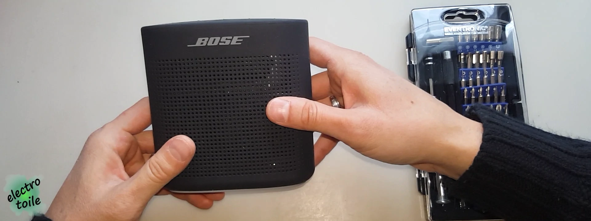 Pour démonter l'enceinte il faut retirer complètement la protection silicone