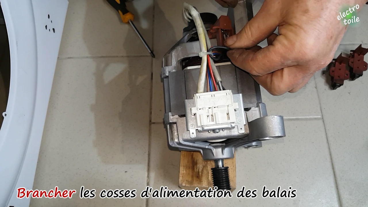 brancher la cosse au balais de charbon