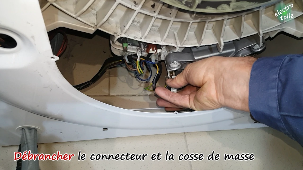 retirer le connecteur du moteur et la cosse de masse