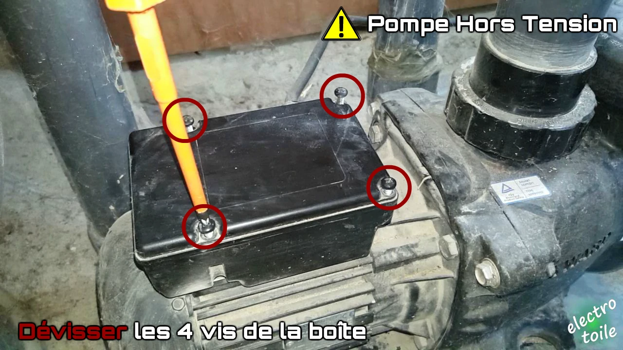 démonter la boîte à bornes du moteur le la pompe de filtration de la piscine