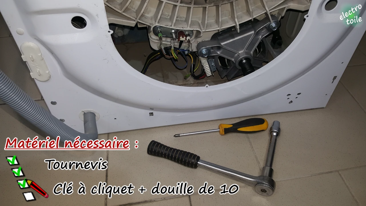 les outils nécessaires pour remplacer les charbons du moteur