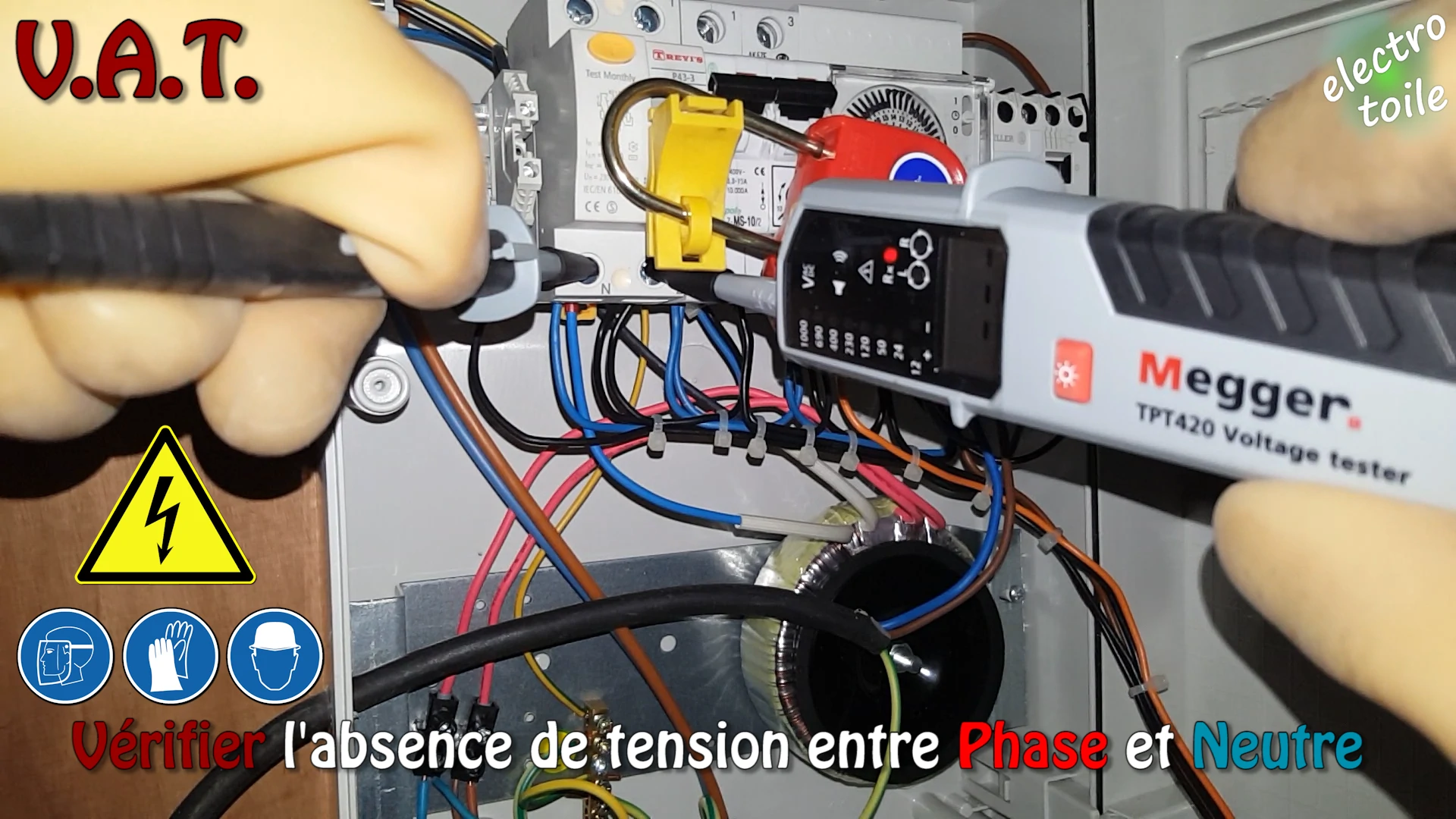 Vérification de l'absence de tension avec un détecteur de tension