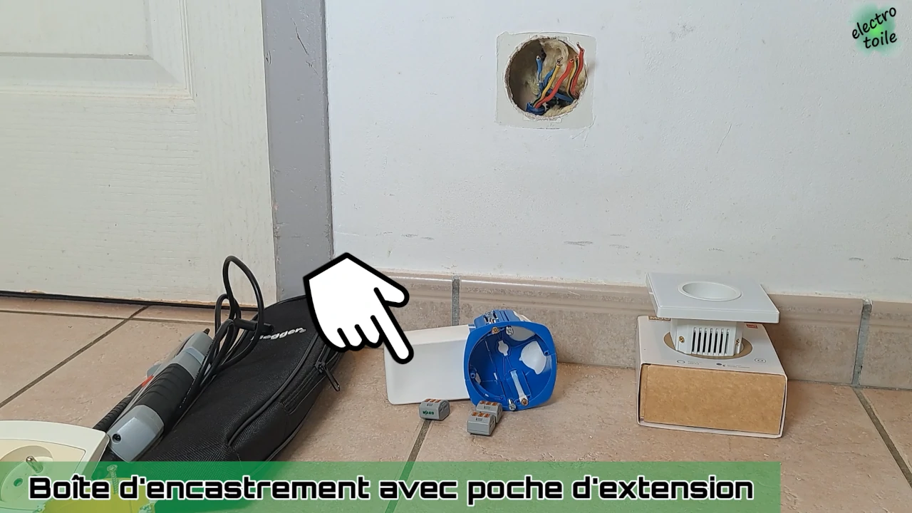 boîte d'encastrement avec poche pour micromodule domotique