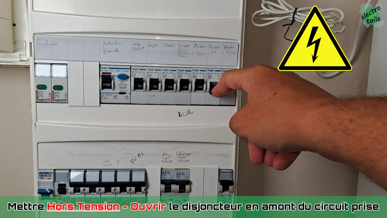 caractéristiques techniques de la prise murale moes intelligente et connectée ZK-FR16M-WH