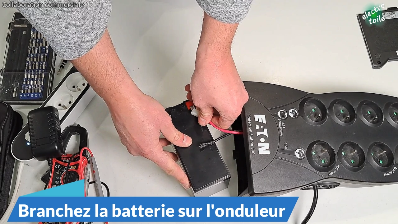 branchement de la batterie d'un onduleur UPS