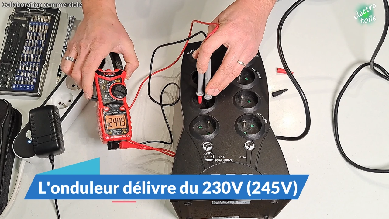 vérifiez la tension qui sort de l'onduleur avec un voltmètre sur le calibre VAC
