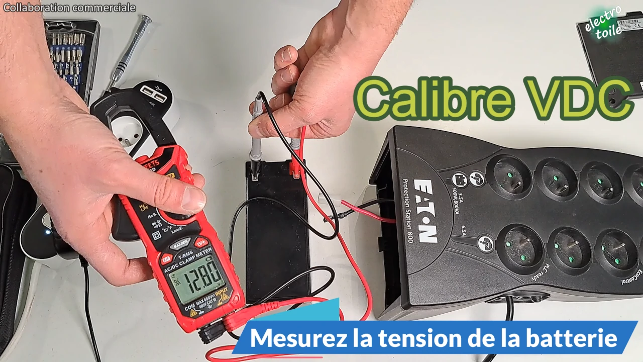 vérifiez la tension aux bornes de la batterie avec un voltmètre sur le calibre VDC