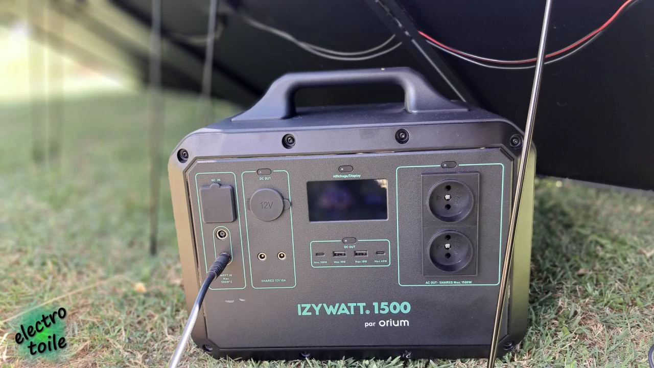 recharger la station d'énergie Izywatt 1500 avec le panneau solaire pliable d'Orium