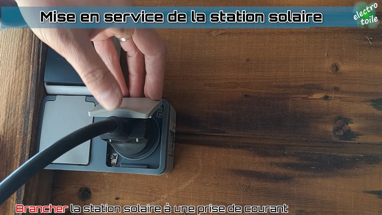 brancher le fiche secteur de la station sunethic à une prise de courant
