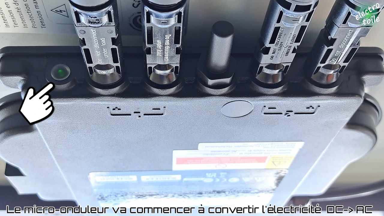 lorsque le micro-onduleur APsystems clignote vert cela indique qu'il convertit le courant continu en courant alternatif