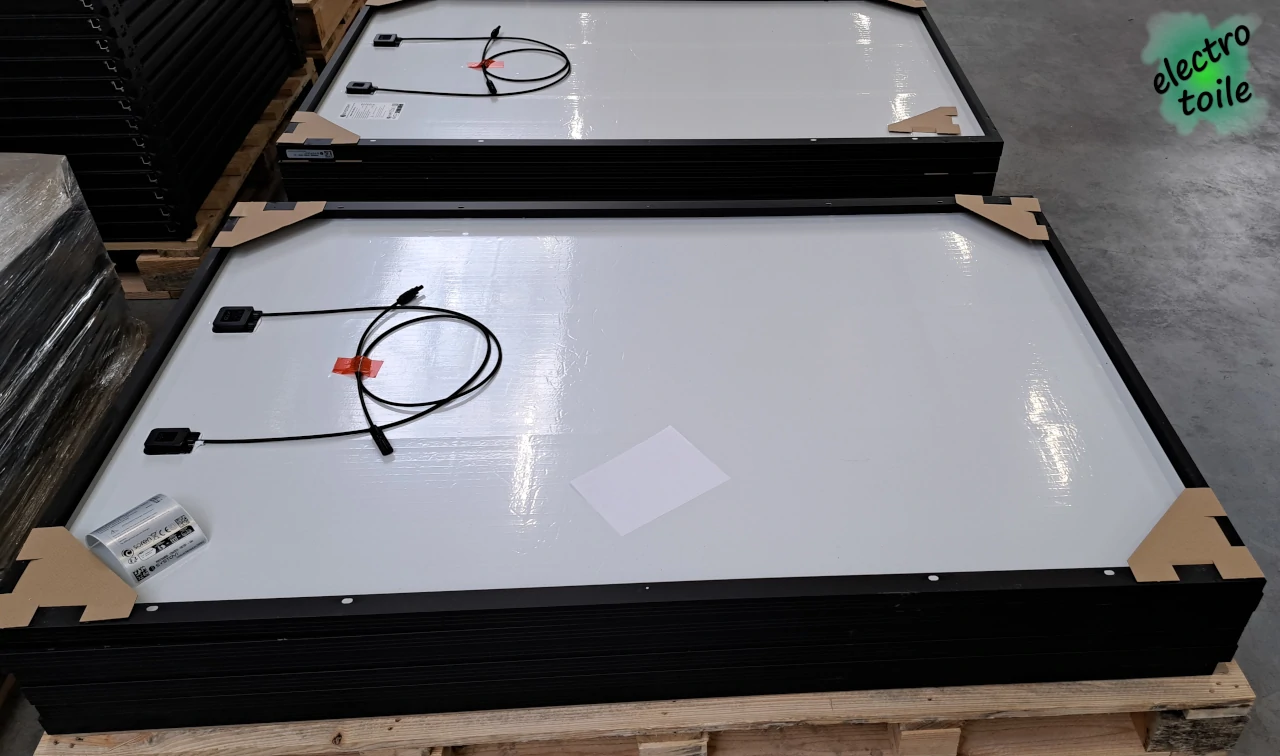 les panneaux photovoltaïques sont assemblés et prêts à être livrés