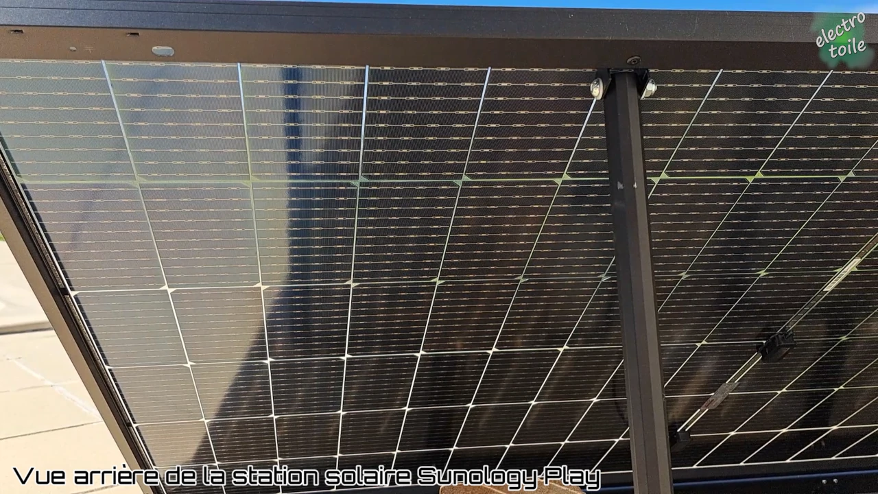 la station solaire Sunology est équipée d'un panneau photovoltaïque bifacial