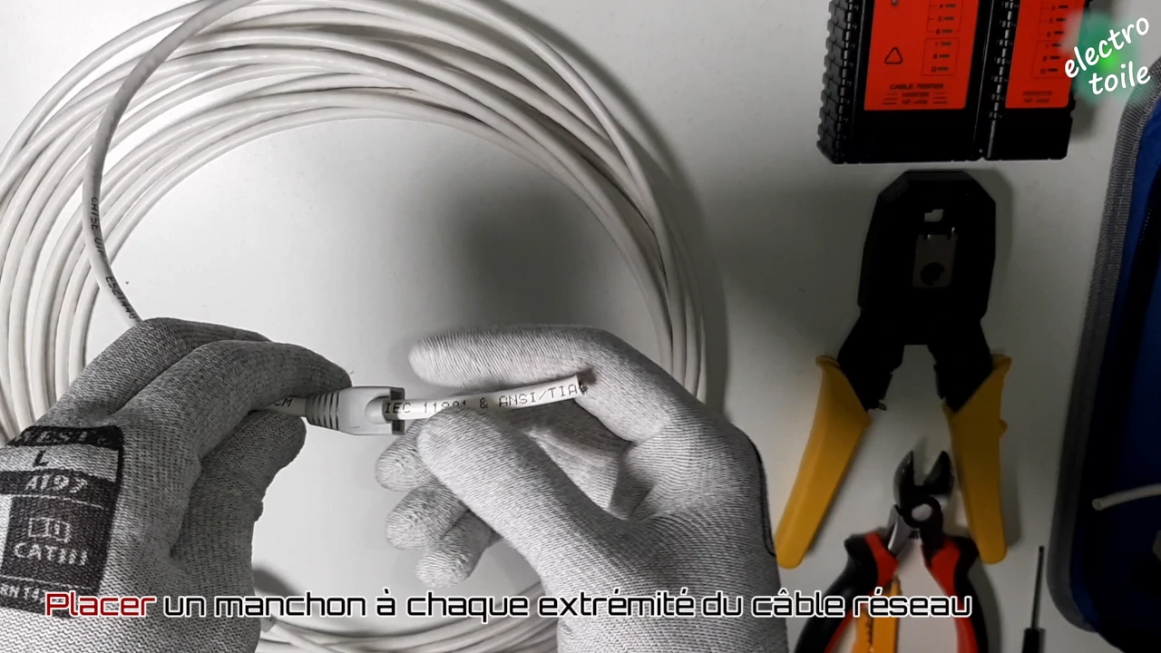 manchon RJ45 sur câble réseau