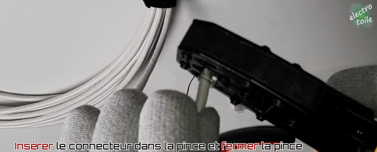sertir la fiche RJ45 avec la pince à sertir