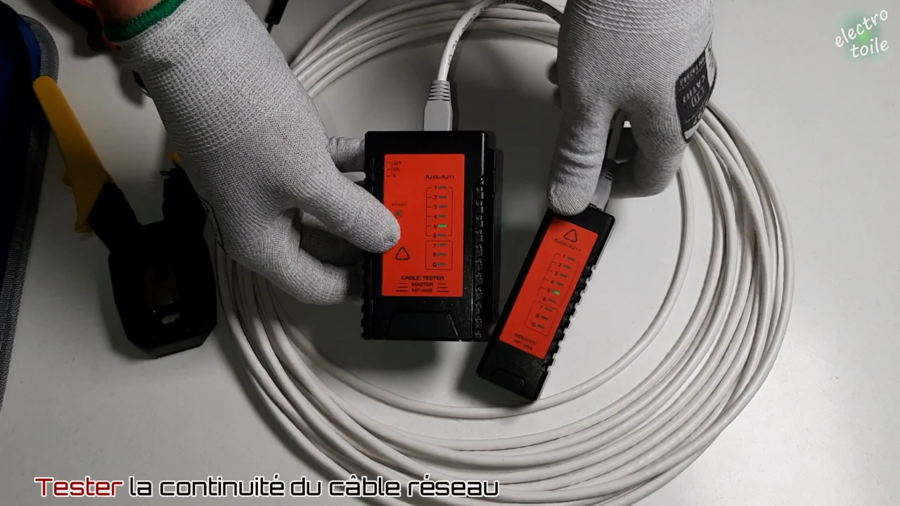 tester le câble réseau avec un testeur de continuité RJ45