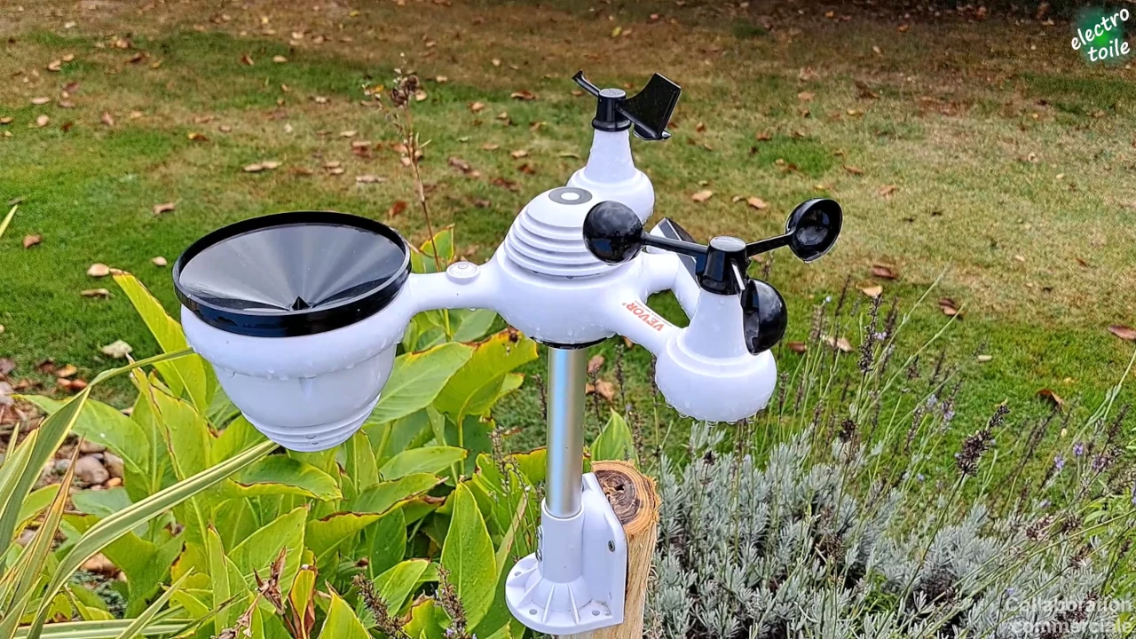 station météo vevor installé dans le jardin