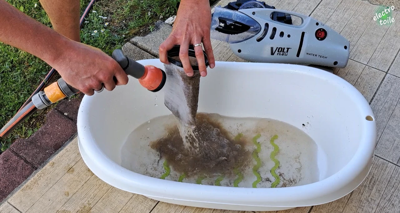 rinçage du filtre multicouche de l'aspirateur sans fil