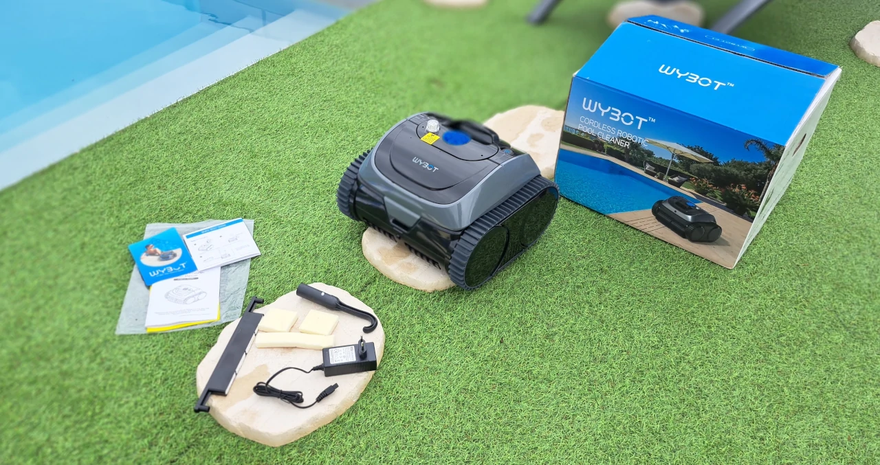 liste du matériel fourni avec le robot Wybot C1 OS7010C